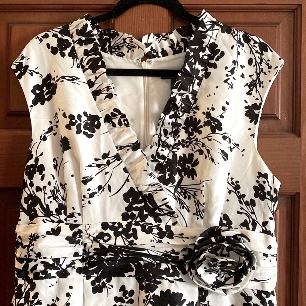 Jessica Howard Black and White Sleeveless Dress  Size 16.